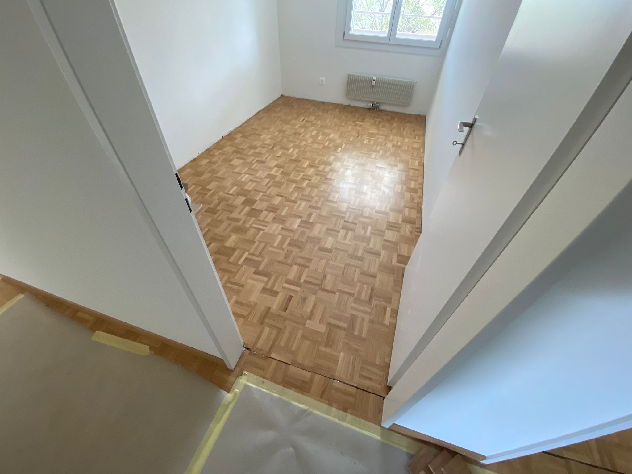 Klassischer Mosaikparkettboden in einem Zimmer